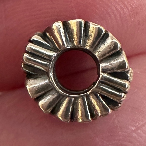 Pandora 925 Silver Purple Flower CZ Amethyst Sparkling Spacer Bead Charm - Picture 4 of 4